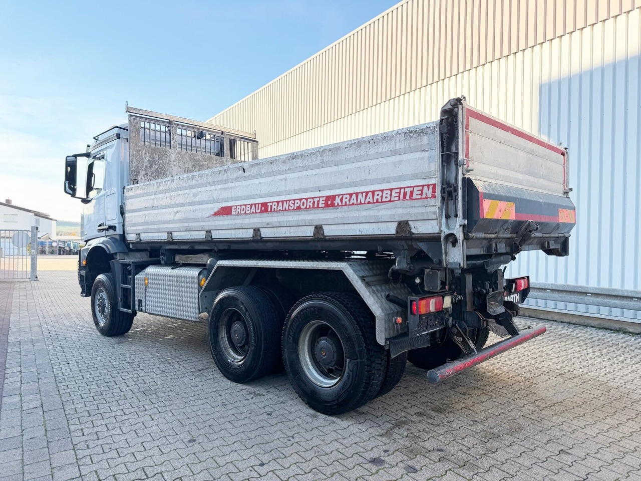 Truk jungkit Mercedes-Benz Arocs 3351 AK 6x6 Arocs 3351 AK 6x6, Retarder, Grounder, Motorabtrieb, pneum. Heckklappenöffnung: gambar 14