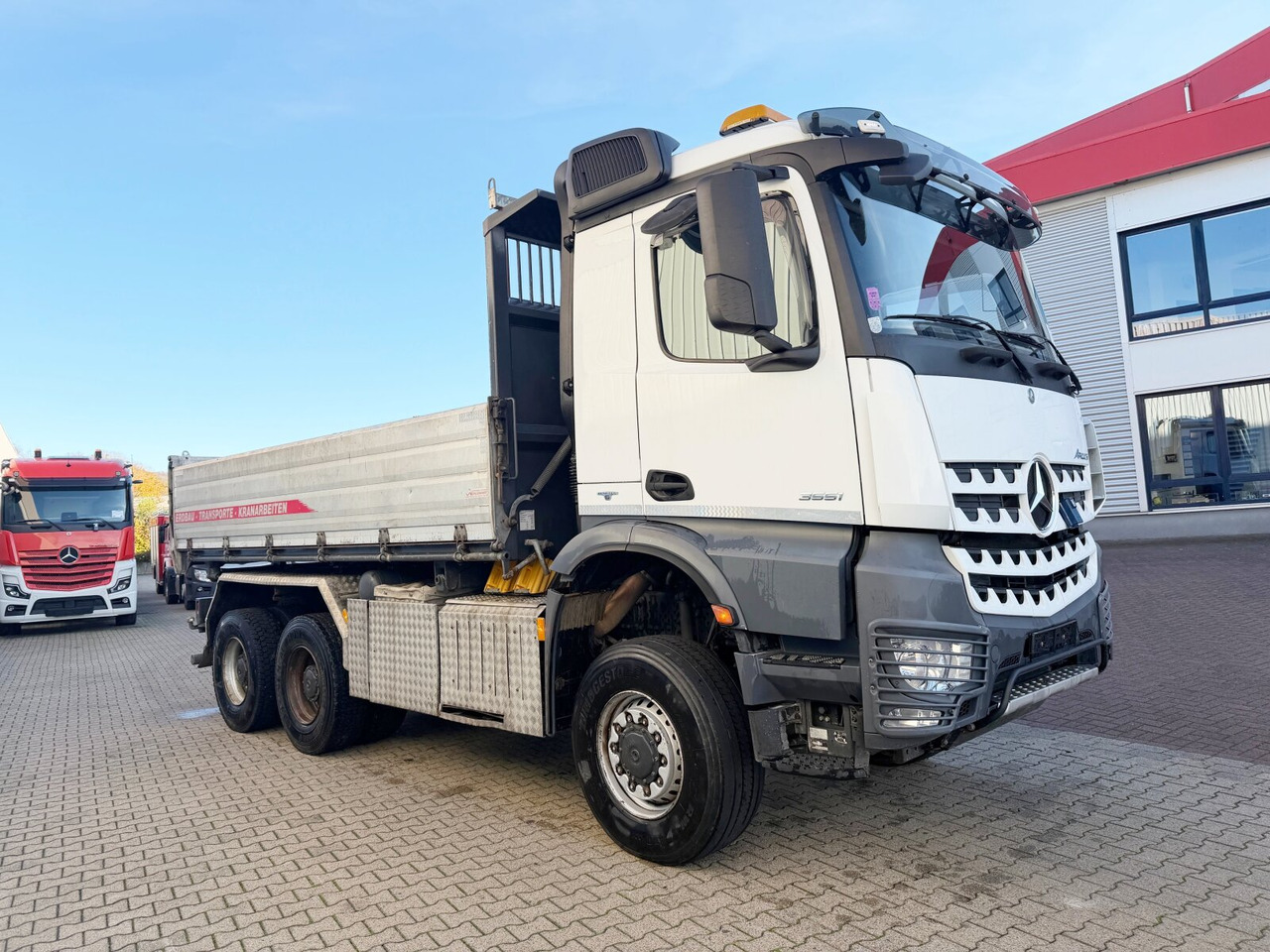 Truk jungkit Mercedes-Benz Arocs 3351 AK 6x6 Arocs 3351 AK 6x6, Retarder, Grounder, Motorabtrieb, pneum. Heckklappenöffnung: gambar 9