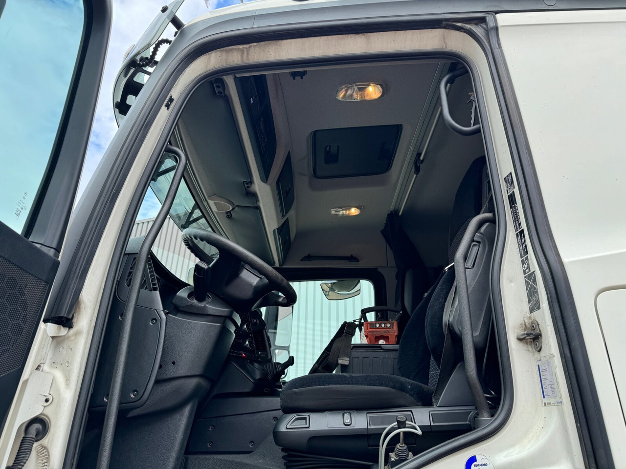 Mercedes-Benz Arocs 3351 AK 6x6 Arocs 3351 AK 6x6, Retarder, Navi, Grounder, Kran Atlas AK 190.2E, Funk - Hook lift, Truk derek: gambar 5 Mercedes-Benz Arocs 3351 AK 6x6 Arocs 3351 AK 6x6, Retarder, Navi, Grounder, Kran Atlas AK 190.2E, Funk - Hook lift, Truk derek: gambar 5