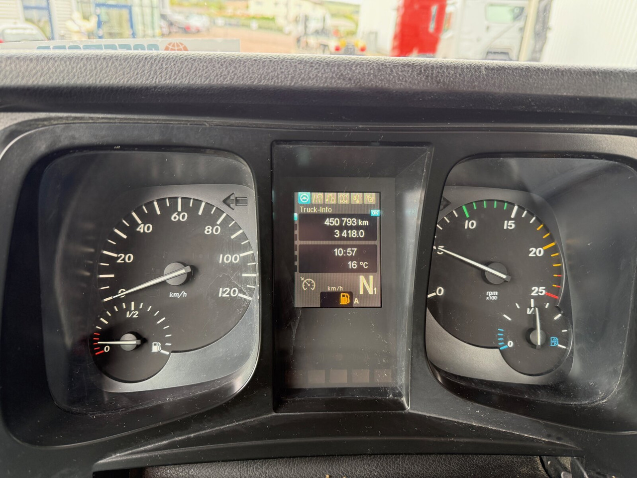 Mercedes-Benz Arocs 3363 K 6x4 Arocs 3363 K 6x4, Grounder, Turbo-Retarder-Kupplung, Bordmatik - Truk jungkit: gambar 4 Mercedes-Benz Arocs 3363 K 6x4 Arocs 3363 K 6x4, Grounder, Turbo-Retarder-Kupplung, Bordmatik - Truk jungkit: gambar 4
