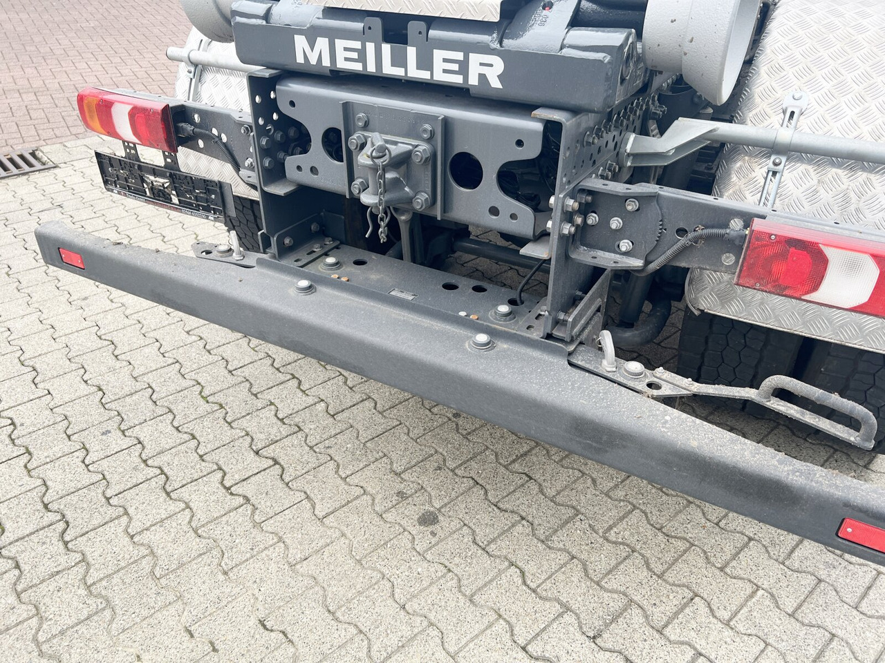 Mercedes-Benz Arocs 4142/48 8x4/4 Arocs 4142/48 8x4/4, Grounder, Meiller RS26 62-K, Funk - Hook lift: gambar 3 Mercedes-Benz Arocs 4142/48 8x4/4 Arocs 4142/48 8x4/4, Grounder, Meiller RS26 62-K, Funk - Hook lift: gambar 3