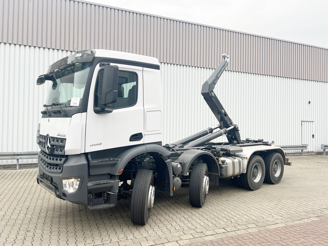 Mercedes-Benz Arocs 4142/48 8x4/4 Arocs 4142/48 8x4/4, Grounder, Meiller RS26 62-K, Funk - Hook lift: gambar 1 Mercedes-Benz Arocs 4142/48 8x4/4 Arocs 4142/48 8x4/4, Grounder, Meiller RS26 62-K, Funk - Hook lift: gambar 1