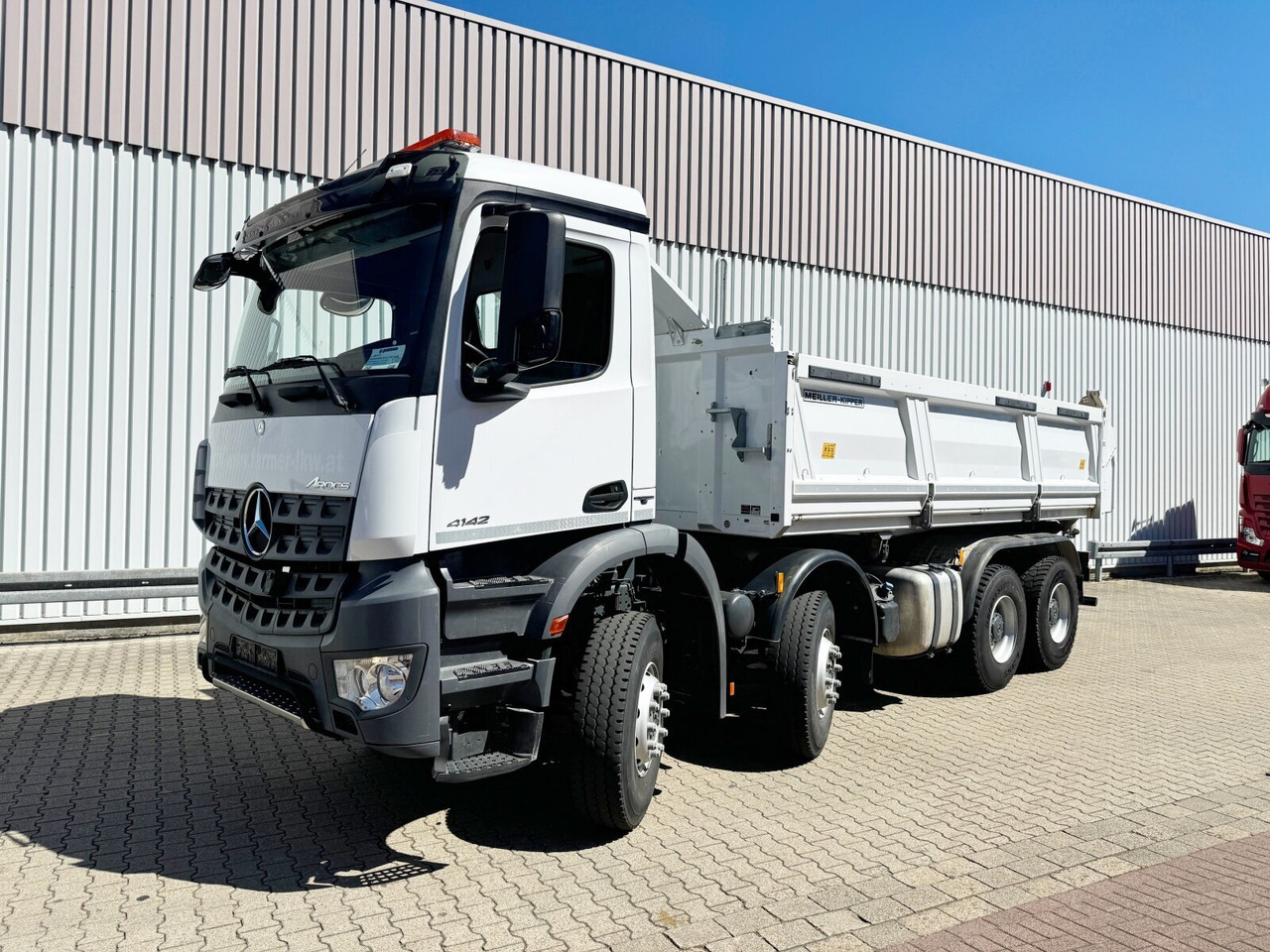 Mercedes-Benz Arocs 4142 K 8x4/4 Arocs 4142 K 8x4/4, Meiller Bordmatik links - Truk jungkit: gambar 2 Mercedes-Benz Arocs 4142 K 8x4/4 Arocs 4142 K 8x4/4, Meiller Bordmatik links - Truk jungkit: gambar 2