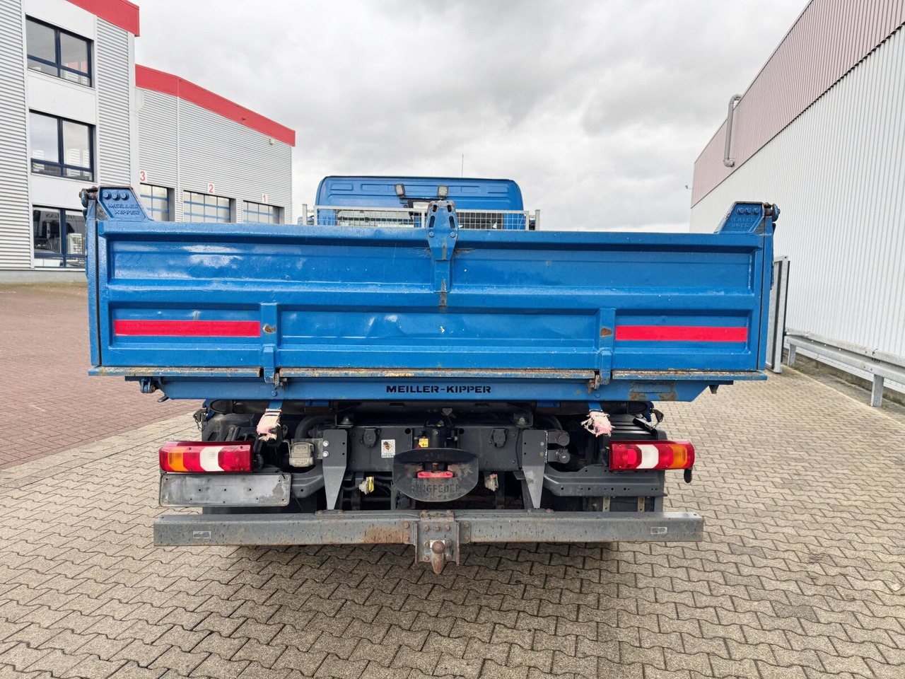 Truk jungkit Mercedes-Benz Atego 1023 K 4x2 Atego 1023 K 4x2, 2x AHK: gambar 11 Truk jungkit Mercedes-Benz Atego 1023 K 4x2 Atego 1023 K 4x2, 2x AHK: gambar 11