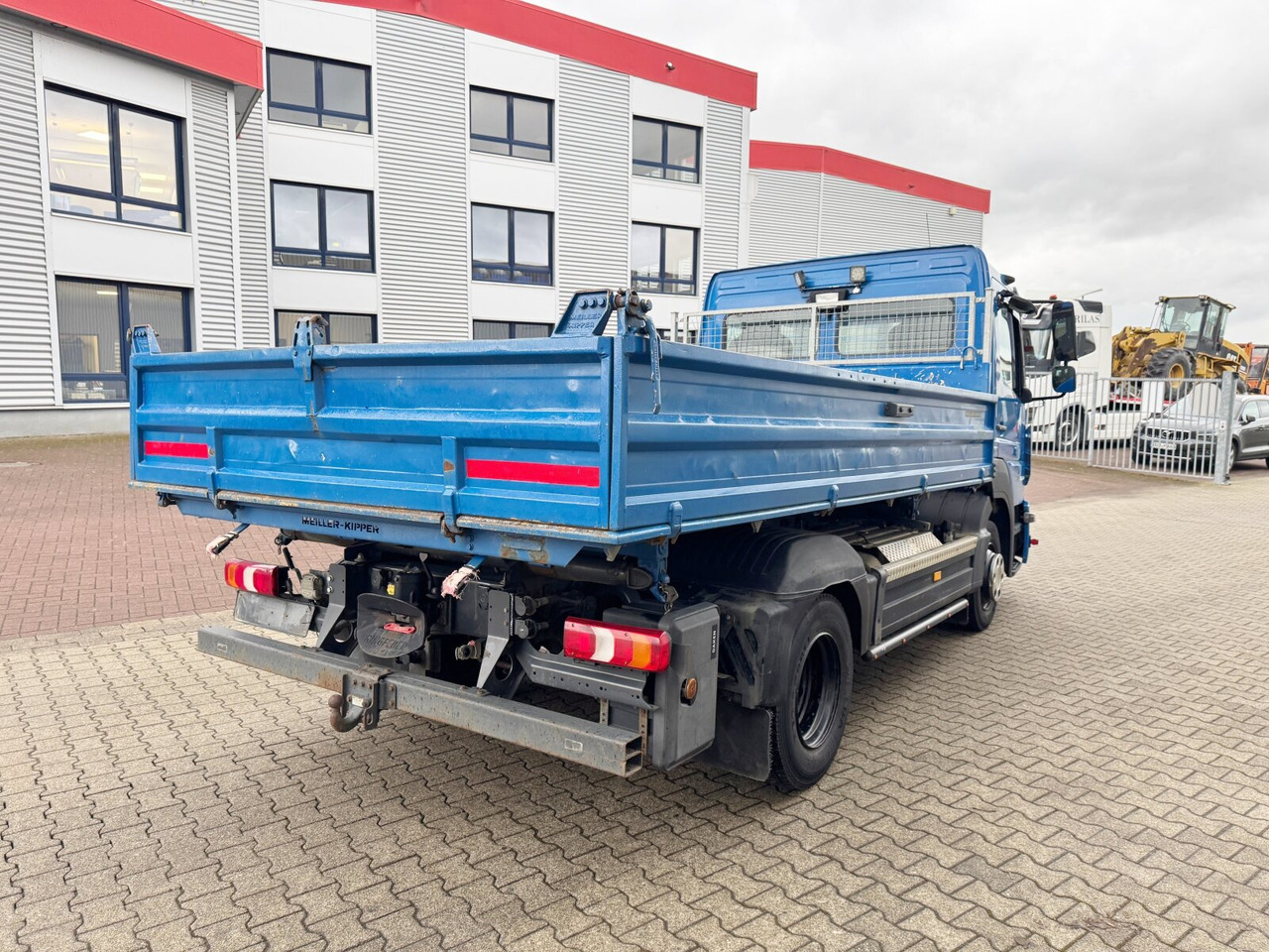 Truk jungkit Mercedes-Benz Atego 1023 K 4x2 Atego 1023 K 4x2, 2x AHK: gambar 10 Truk jungkit Mercedes-Benz Atego 1023 K 4x2 Atego 1023 K 4x2, 2x AHK: gambar 10