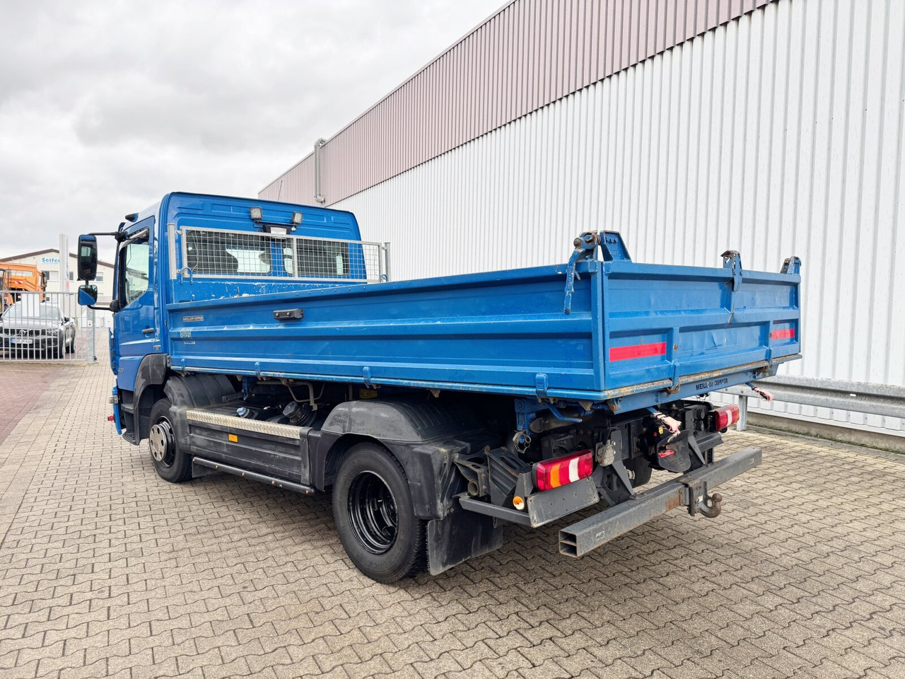 Truk jungkit Mercedes-Benz Atego 1023 K 4x2 Atego 1023 K 4x2, 2x AHK: gambar 12 Truk jungkit Mercedes-Benz Atego 1023 K 4x2 Atego 1023 K 4x2, 2x AHK: gambar 12