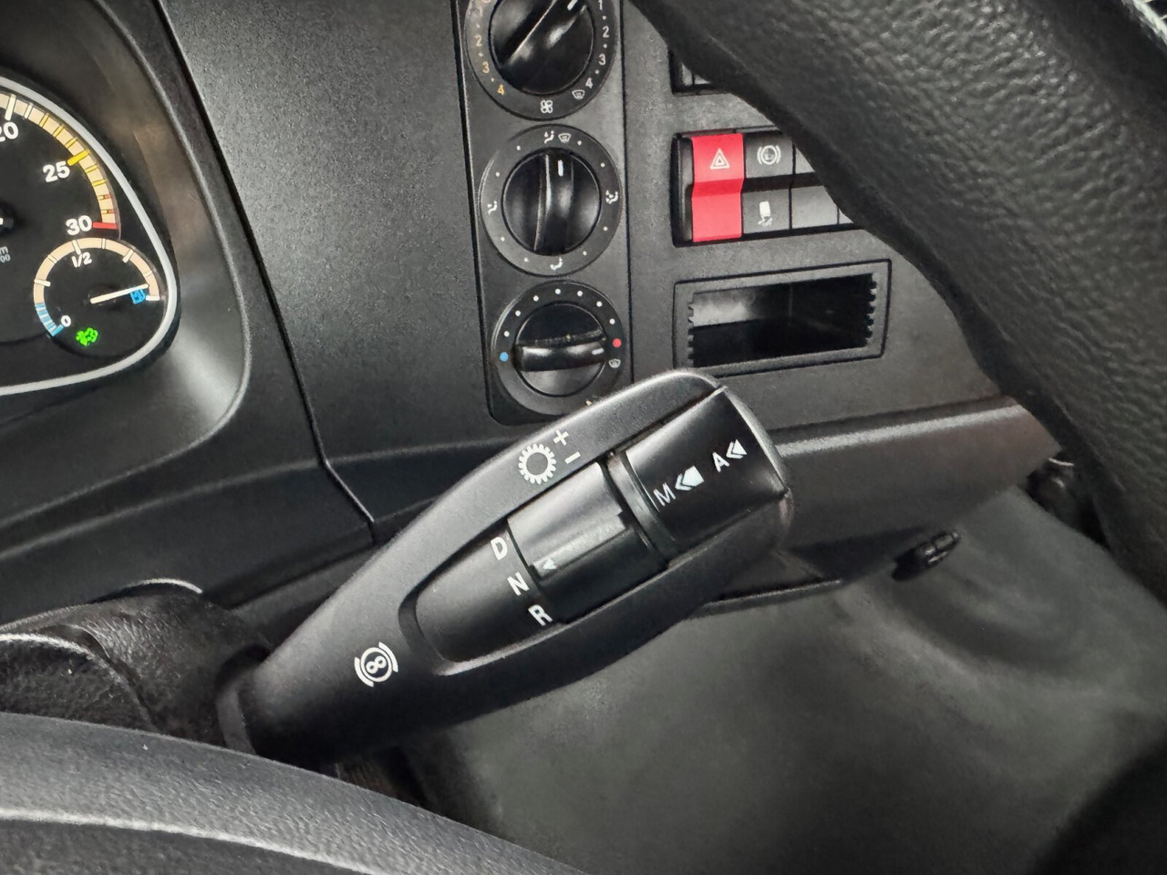 Mercedes-Benz Atego 1023 K 4x2 Atego 1023 K 4x2, 2x AHK - Truk jungkit: gambar 5 Mercedes-Benz Atego 1023 K 4x2 Atego 1023 K 4x2, 2x AHK - Truk jungkit: gambar 5