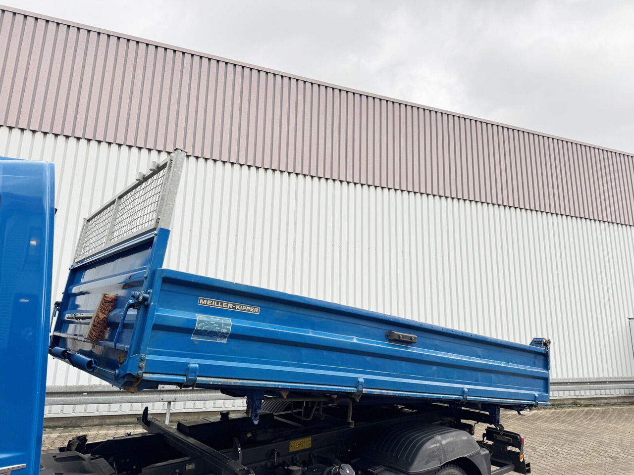 Truk jungkit Mercedes-Benz Atego 1023 K 4x2 Atego 1023 K 4x2, 2x AHK: gambar 14 Truk jungkit Mercedes-Benz Atego 1023 K 4x2 Atego 1023 K 4x2, 2x AHK: gambar 14