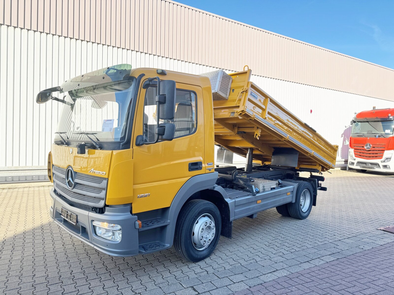 Mercedes-Benz Atego 1221 K 4x2 Atego 1221 K 4x2, 2x AHK - Truk jungkit: gambar 1 Mercedes-Benz Atego 1221 K 4x2 Atego 1221 K 4x2, 2x AHK - Truk jungkit: gambar 1