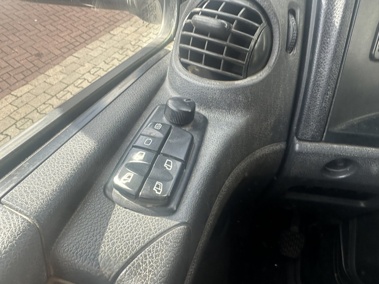 Mercedes-Benz Atego 1223 K 4x2 Atego 1223 K 4x2, AHK-Öl - Truk jungkit: gambar 3 Mercedes-Benz Atego 1223 K 4x2 Atego 1223 K 4x2, AHK-Öl - Truk jungkit: gambar 3