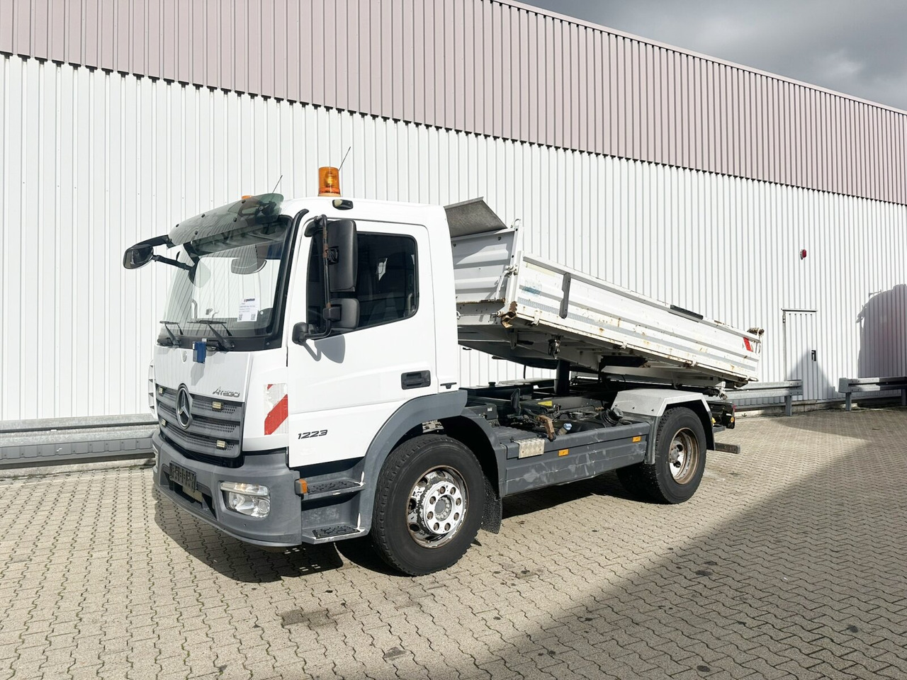Mercedes-Benz Atego 1223 K 4x2 Atego 1223 K 4x2, AHK-Öl - Truk jungkit: gambar 1 Mercedes-Benz Atego 1223 K 4x2 Atego 1223 K 4x2, AHK-Öl - Truk jungkit: gambar 1