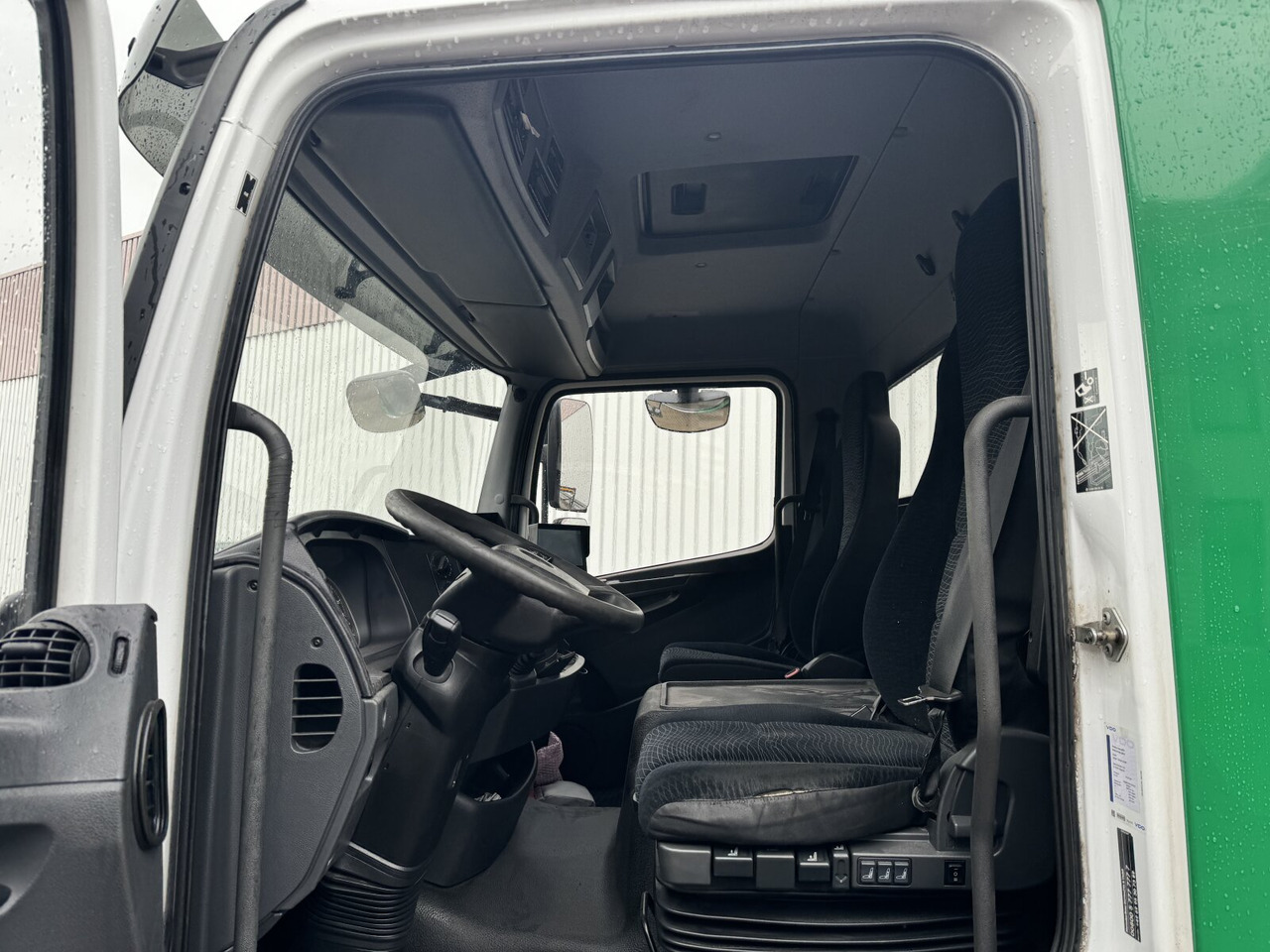 Mercedes-Benz Atego 1223 L 4x2 Atego 1223 L 4x2 mit Heckkran Atlas 88.3-A2L, Funk - Truk derek, Truk flatbed: gambar 4 Mercedes-Benz Atego 1223 L 4x2 Atego 1223 L 4x2 mit Heckkran Atlas 88.3-A2L, Funk - Truk derek, Truk flatbed: gambar 4