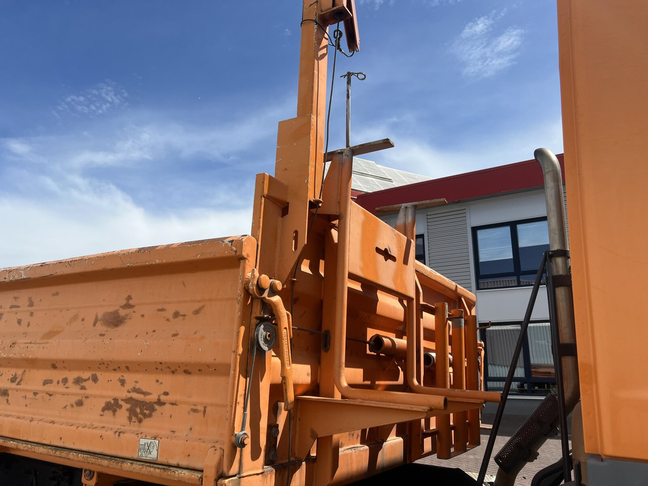 Mercedes-Benz Atego 1823 AK 4x4 Atego 1823 AK 4x4 - Truk jungkit: gambar 3 Mercedes-Benz Atego 1823 AK 4x4 Atego 1823 AK 4x4 - Truk jungkit: gambar 3