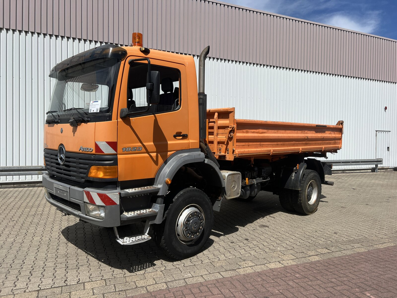 Mercedes-Benz Atego 1823 AK 4x4 Atego 1823 AK 4x4 - Truk jungkit: gambar 1 Mercedes-Benz Atego 1823 AK 4x4 Atego 1823 AK 4x4 - Truk jungkit: gambar 1