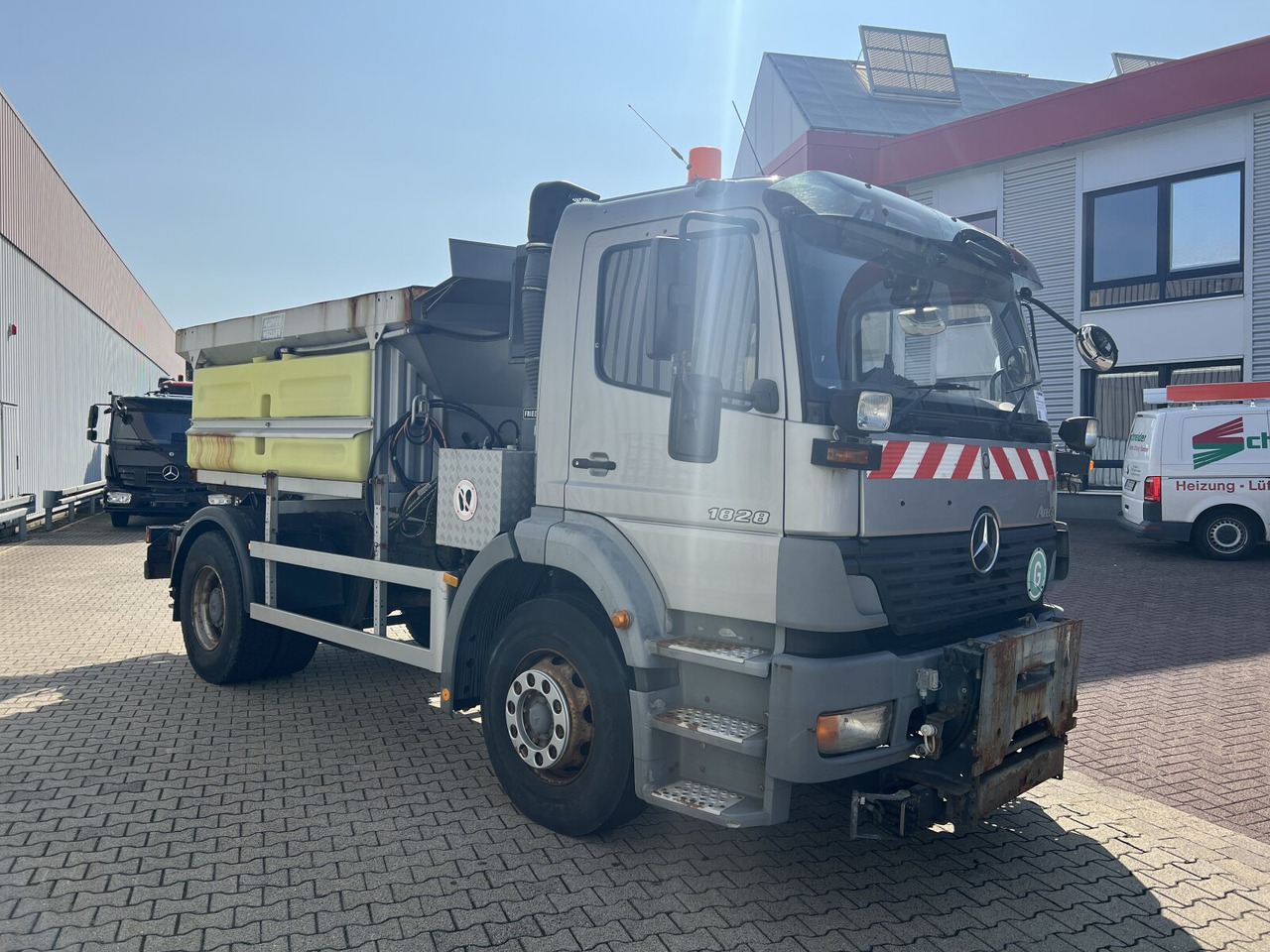 Mercedes-Benz Atego 1828 L 4x2 Atego 1828 L 4x2, Rechtslenker, Winterdienstaustattung - Truk sasis: gambar 5 Mercedes-Benz Atego 1828 L 4x2 Atego 1828 L 4x2, Rechtslenker, Winterdienstaustattung - Truk sasis: gambar 5
