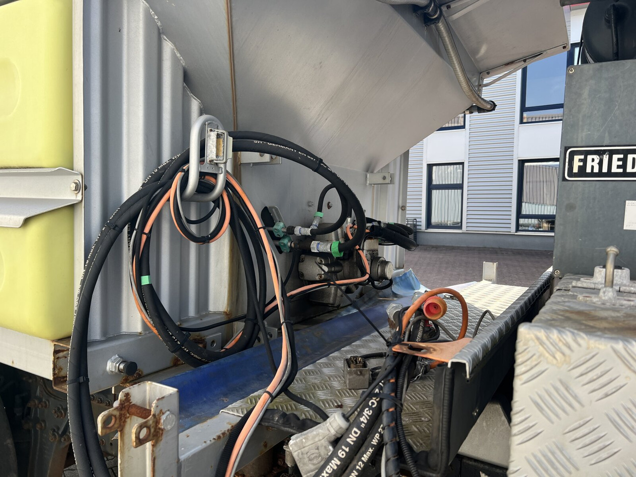 Truk sasis Mercedes-Benz Atego 1828 L 4x2 Atego 1828 L 4x2,Rechtslenker, Winterdienstplatte: gambar 12 Truk sasis Mercedes-Benz Atego 1828 L 4x2 Atego 1828 L 4x2,Rechtslenker, Winterdienstplatte: gambar 12