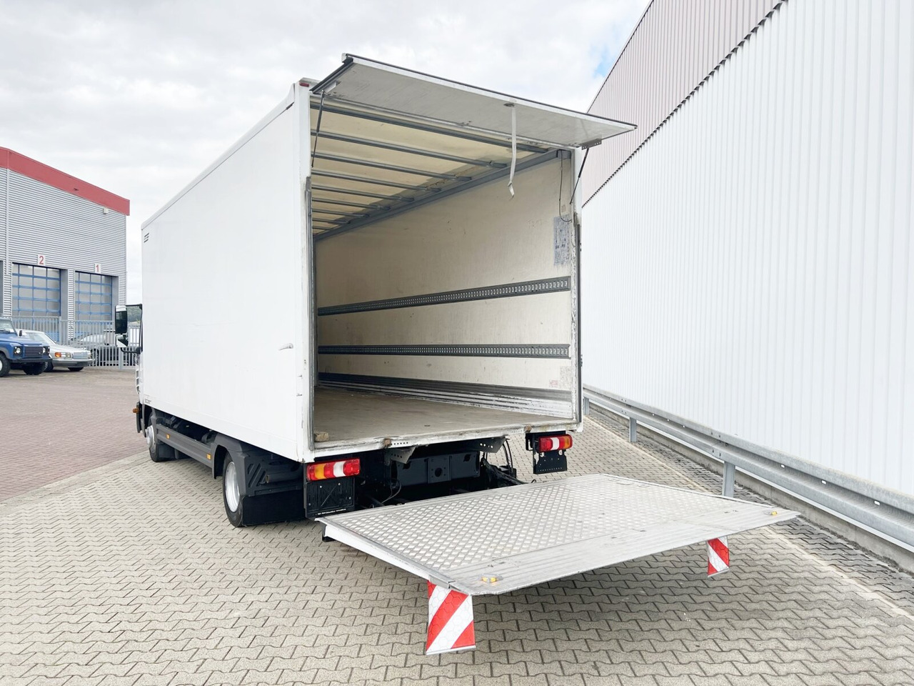 Mercedes-Benz Atego 816 4x2 Atego 816 4x2, LBW - Truk box: gambar 2 Mercedes-Benz Atego 816 4x2 Atego 816 4x2, LBW - Truk box: gambar 2
