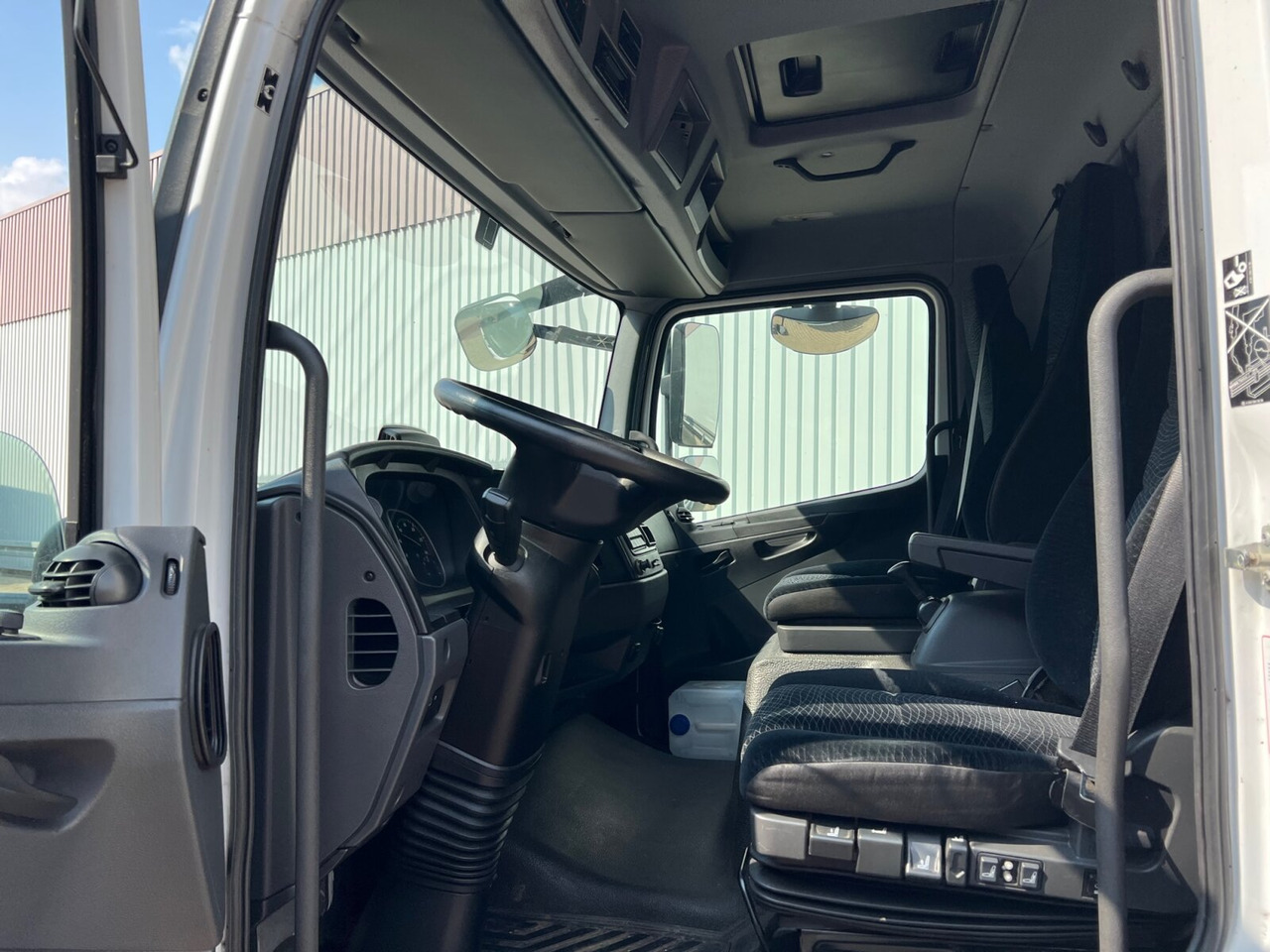 Mercedes-Benz Atego 818/23 L 4x2 Atego 818/23 L 4x2 mit Sörensen LBW - Truk dengan terpal samping: gambar 3 Mercedes-Benz Atego 818/23 L 4x2 Atego 818/23 L 4x2 mit Sörensen LBW - Truk dengan terpal samping: gambar 3