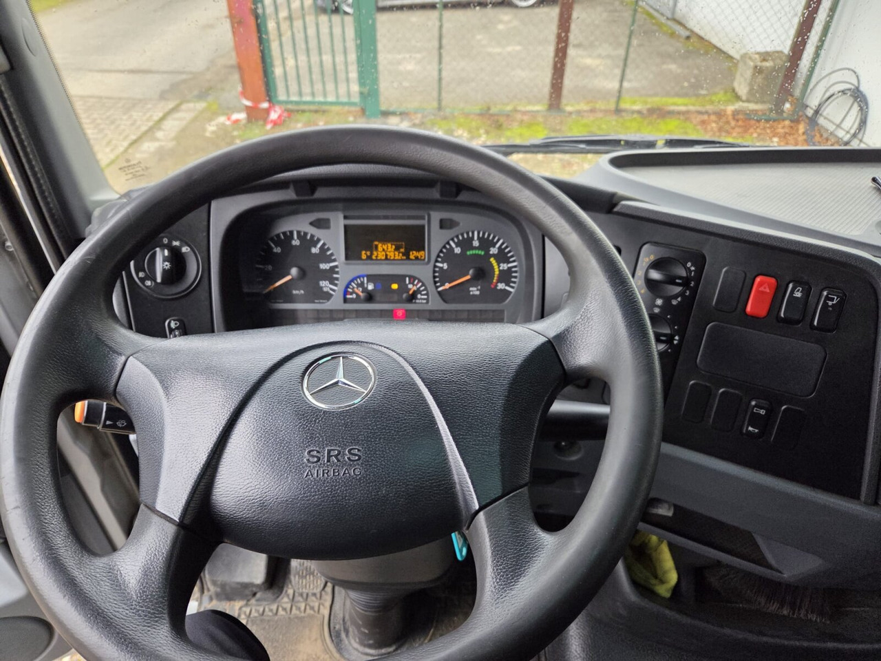 Mercedes-Benz Atego 818 4x2 Atego 818 4x2, Fahrschulausstattung, Sörensen LBW, 2x AHK - Truk box: gambar 4 Mercedes-Benz Atego 818 4x2 Atego 818 4x2, Fahrschulausstattung, Sörensen LBW, 2x AHK - Truk box: gambar 4