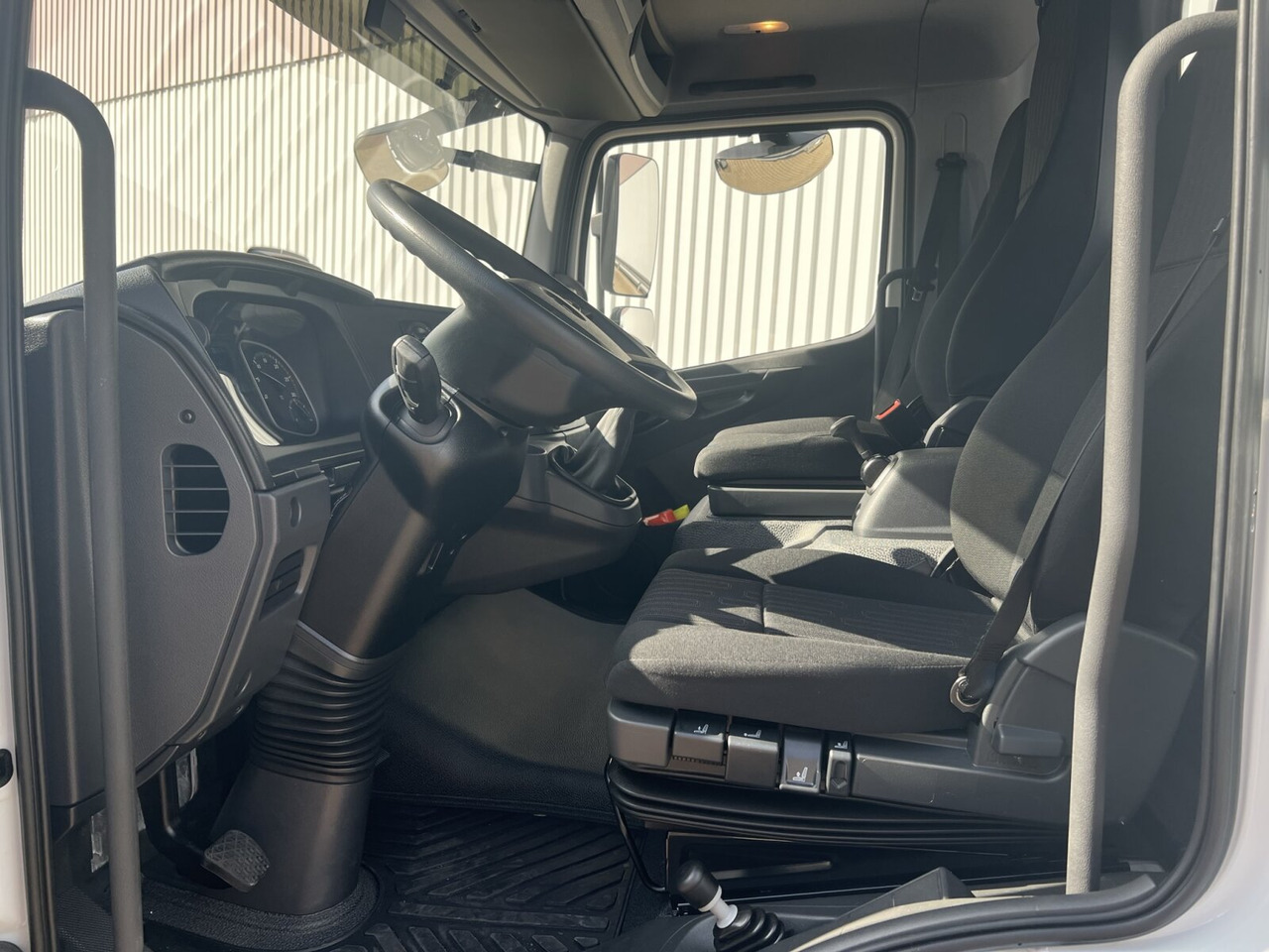 Mercedes-Benz Atego 818 K 4x2 Atego 818 K 4x2, 2x AHK, Meiller-Kipper, mehrfach Vorhanden! - Truk jungkit: gambar 4 Mercedes-Benz Atego 818 K 4x2 Atego 818 K 4x2, 2x AHK, Meiller-Kipper, mehrfach Vorhanden! - Truk jungkit: gambar 4