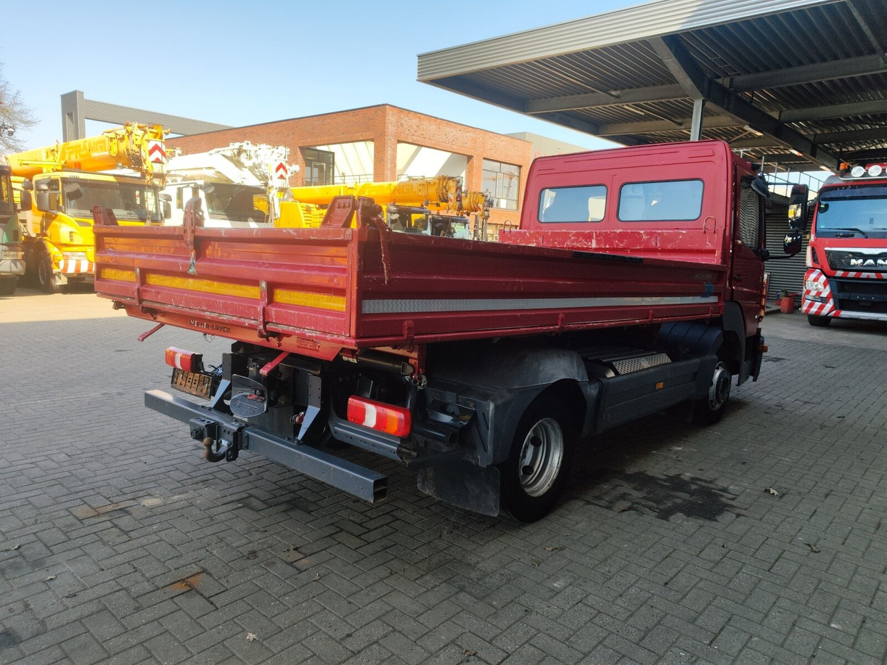 Mercedes-Benz Atego 818 K 4x2 Atego 818 K 4x2, Meiller-Kipper, 2 x AHK - Truk jungkit: gambar 4 Mercedes-Benz Atego 818 K 4x2 Atego 818 K 4x2, Meiller-Kipper, 2 x AHK - Truk jungkit: gambar 4