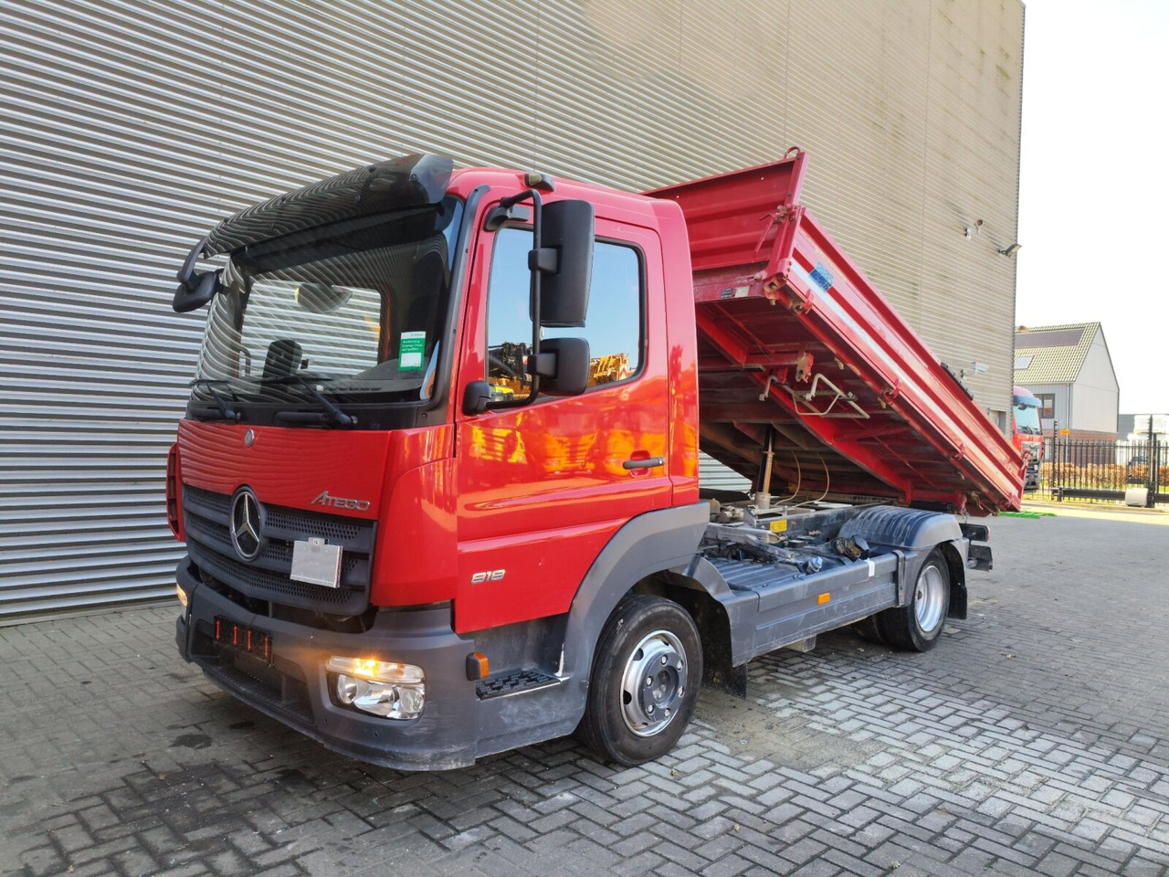 Mercedes-Benz Atego 818 K 4x2 Atego 818 K 4x2, Meiller-Kipper, 2 x AHK - Truk jungkit: gambar 4 Mercedes-Benz Atego 818 K 4x2 Atego 818 K 4x2, Meiller-Kipper, 2 x AHK - Truk jungkit: gambar 4