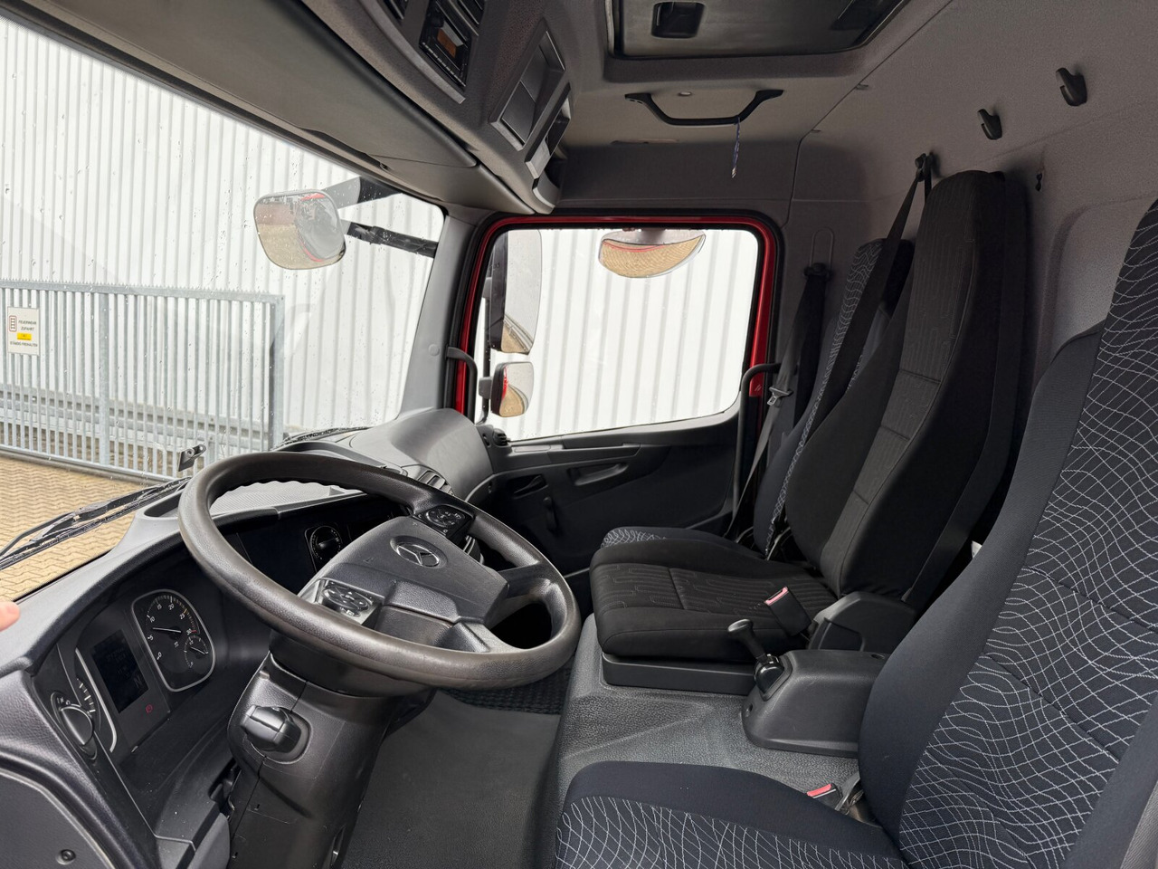 Mercedes-Benz Atego 818 LK 4x2 Atego 818 LK 4x2, 2x AHK - Truk jungkit: gambar 3 Mercedes-Benz Atego 818 LK 4x2 Atego 818 LK 4x2, 2x AHK - Truk jungkit: gambar 3