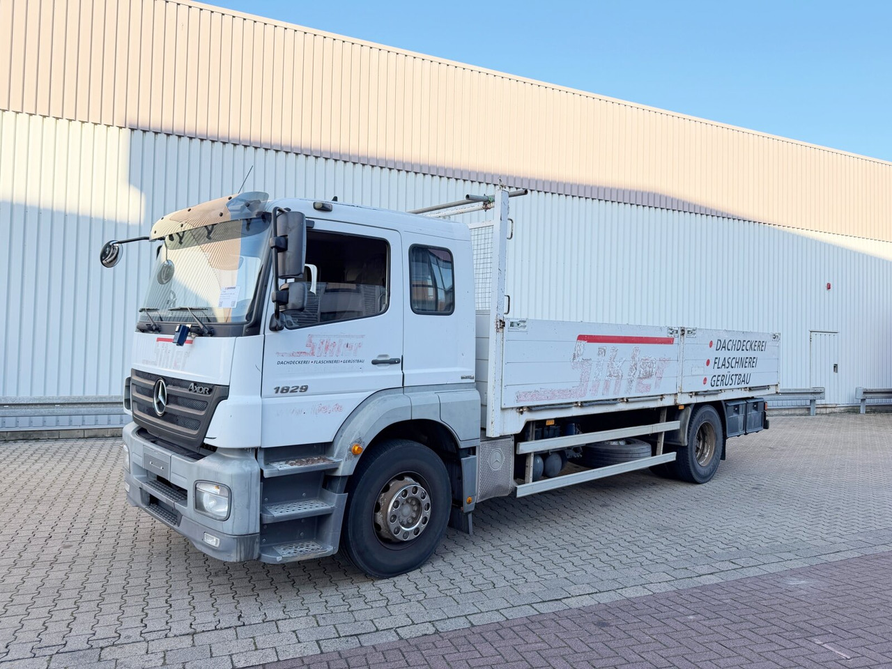 Mercedes-Benz Axor 1829 L 4x2 Axor 1829 L 4x2, 6-Sitzer - Truk flatbed: gambar 1 Mercedes-Benz Axor 1829 L 4x2 Axor 1829 L 4x2, 6-Sitzer - Truk flatbed: gambar 1