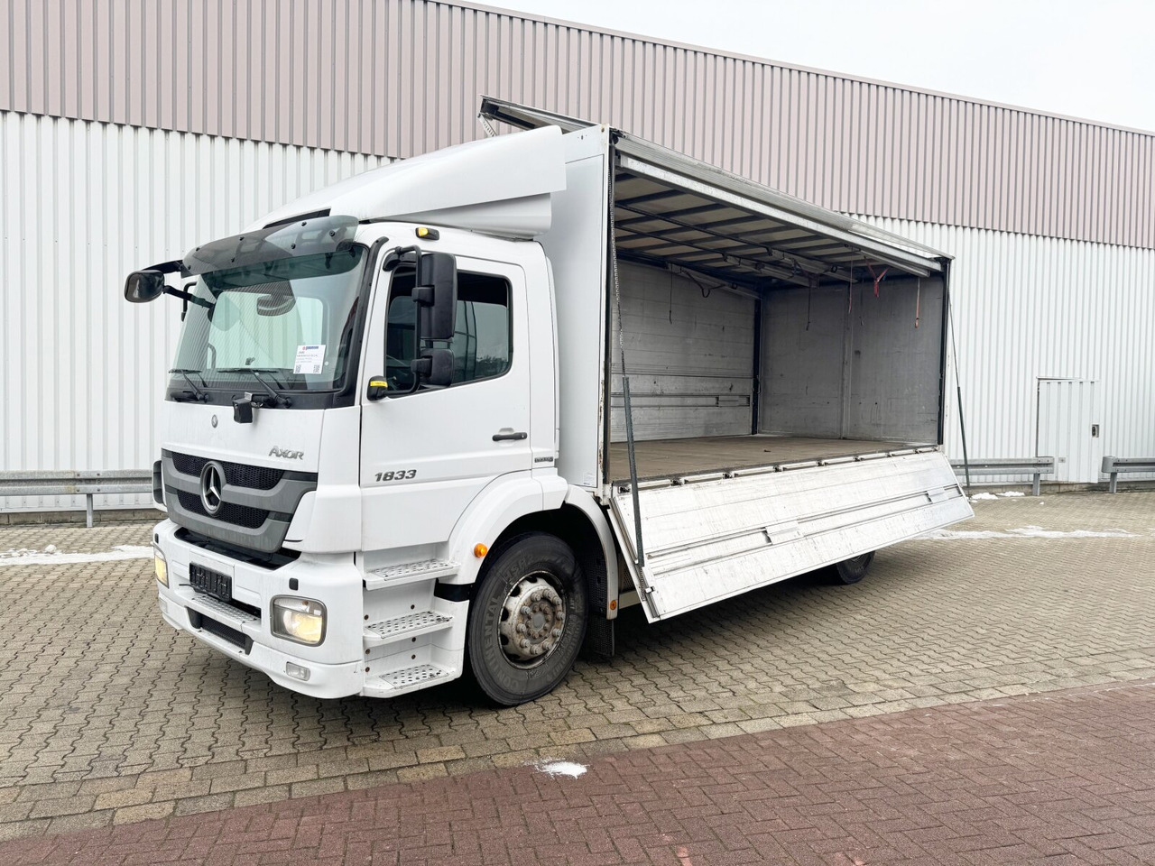 Mercedes-Benz Axor 1833 L 4x2 Axor 1833 L 4x2, Getränkekoffer - Truk box: gambar 1 Mercedes-Benz Axor 1833 L 4x2 Axor 1833 L 4x2, Getränkekoffer - Truk box: gambar 1