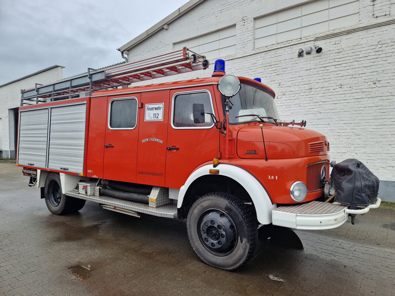 Mercedes-Benz LAF 1113 B 4x4 Doka LAF 1113 B 4x4 Doka, LF 16 TS - Ambulans: gambar 1 Mercedes-Benz LAF 1113 B 4x4 Doka LAF 1113 B 4x4 Doka, LF 16 TS - Ambulans: gambar 1