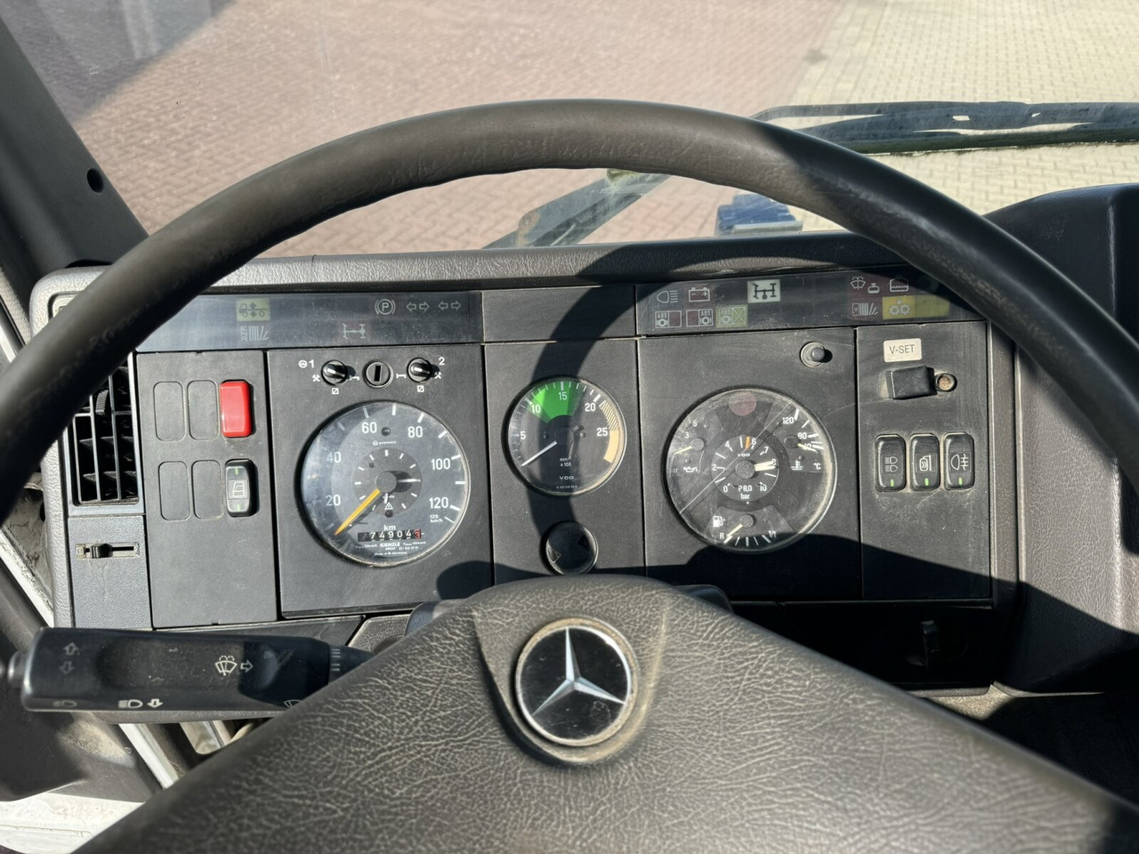 Mercedes-Benz SK 1827L 4x2 SK 1827L 4x2 - Truk flatbed: gambar 2 Mercedes-Benz SK 1827L 4x2 SK 1827L 4x2 - Truk flatbed: gambar 2