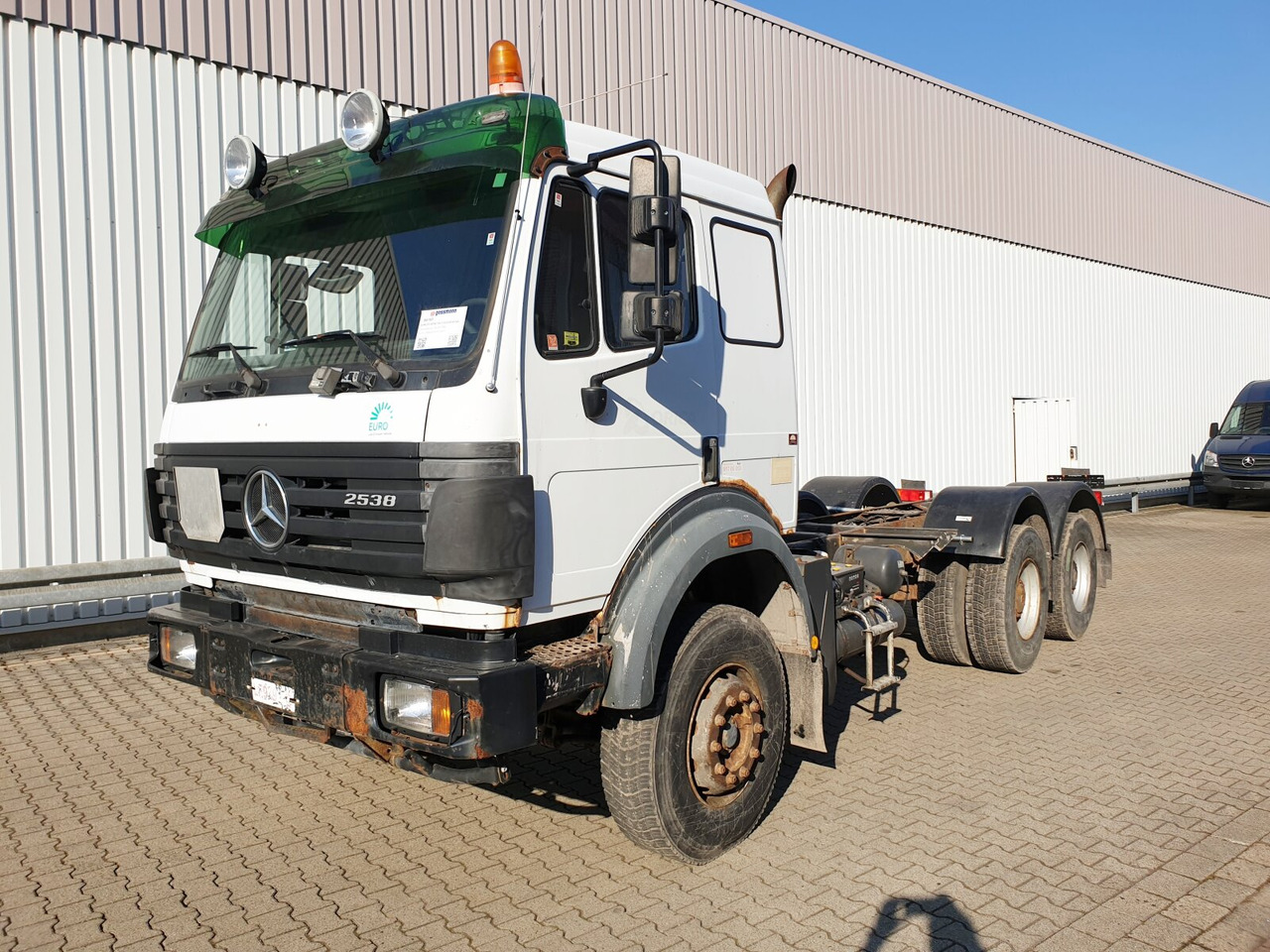 Mercedes-Benz SK II 25/2638 K 6x4 SK II 25/2638 K 6x4, V8, Retarder, 2x Nebenantrieb - Truk sasis: gambar 1 Mercedes-Benz SK II 25/2638 K 6x4 SK II 25/2638 K 6x4, V8, Retarder, 2x Nebenantrieb - Truk sasis: gambar 1