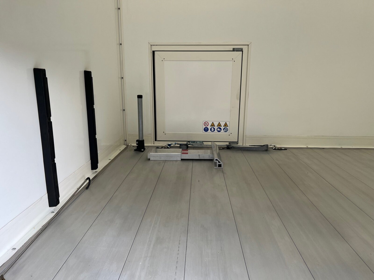 Mercedes-Benz Sprinter 516 FG 4x2 Sprinter 516 FG 4x2, MBUX, Autotransporter Comear - Van panel: gambar 3 Mercedes-Benz Sprinter 516 FG 4x2 Sprinter 516 FG 4x2, MBUX, Autotransporter Comear - Van panel: gambar 3