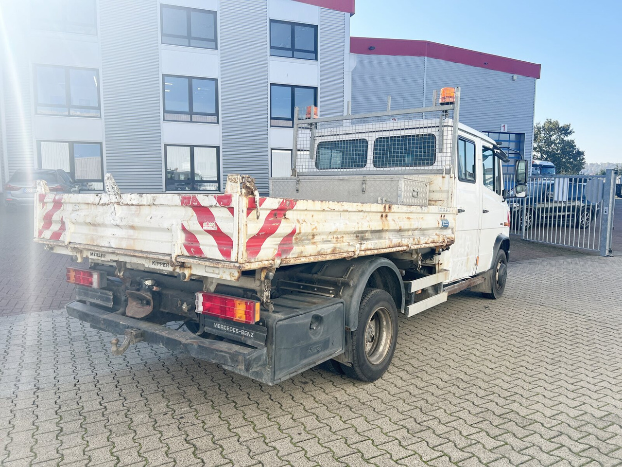 Mercedes-Benz Vario 816 D 4x2 Doka Vario 816 D 4x2 Doka, 2x AHK, Meiller Kipper - Truk jungkit: gambar 3 Mercedes-Benz Vario 816 D 4x2 Doka Vario 816 D 4x2 Doka, 2x AHK, Meiller Kipper - Truk jungkit: gambar 3