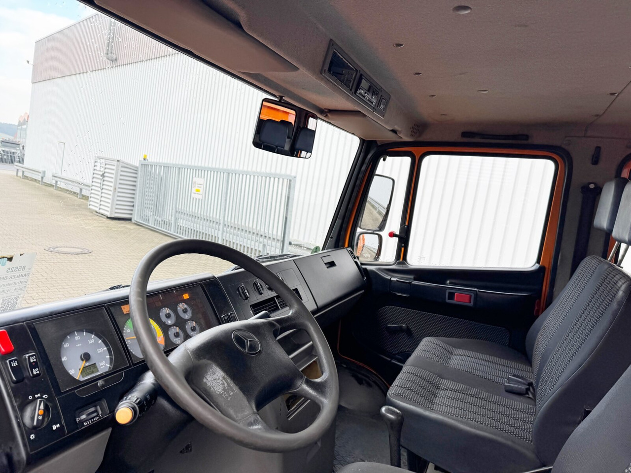 Mercedes-Benz Vario 816 D 4x2 Doka Vario 816 D 4x2 Doka, 2x AHK, Meiller Kipper, Ex-Stadtverwaltung - Van jungkit, Van kombi: gambar 4 Mercedes-Benz Vario 816 D 4x2 Doka Vario 816 D 4x2 Doka, 2x AHK, Meiller Kipper, Ex-Stadtverwaltung - Van jungkit, Van kombi: gambar 4