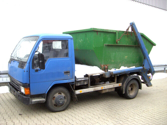 Mitsubishi Canter 4x2 - Truk skip loader: gambar 1 Mitsubishi Canter 4x2 - Truk skip loader: gambar 1