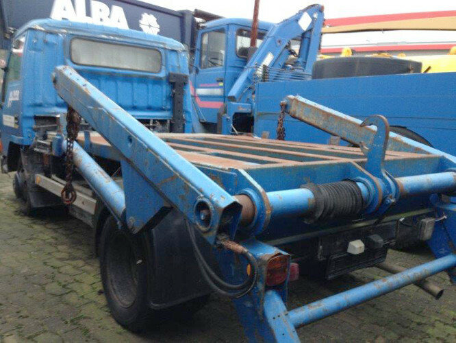 Mitsubishi Canter 4x2 - Truk skip loader: gambar 5 Mitsubishi Canter 4x2 - Truk skip loader: gambar 5