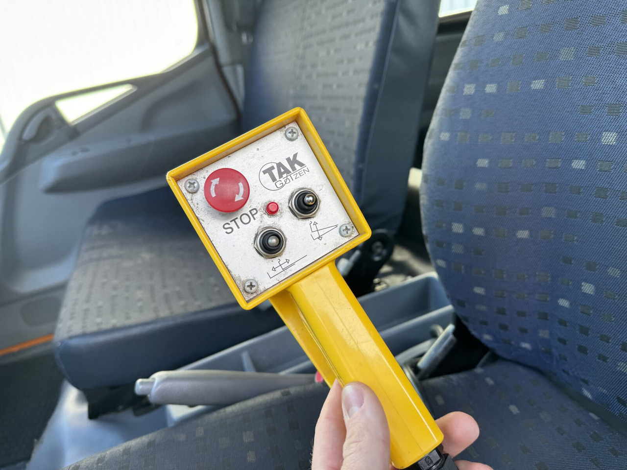 Mitsubishi Canter Fuso 6C15D 4x2 Doka Canter Fuso 6C15D 4x2 Doka, City-Abroller - Hook lift: gambar 4 Mitsubishi Canter Fuso 6C15D 4x2 Doka Canter Fuso 6C15D 4x2 Doka, City-Abroller - Hook lift: gambar 4