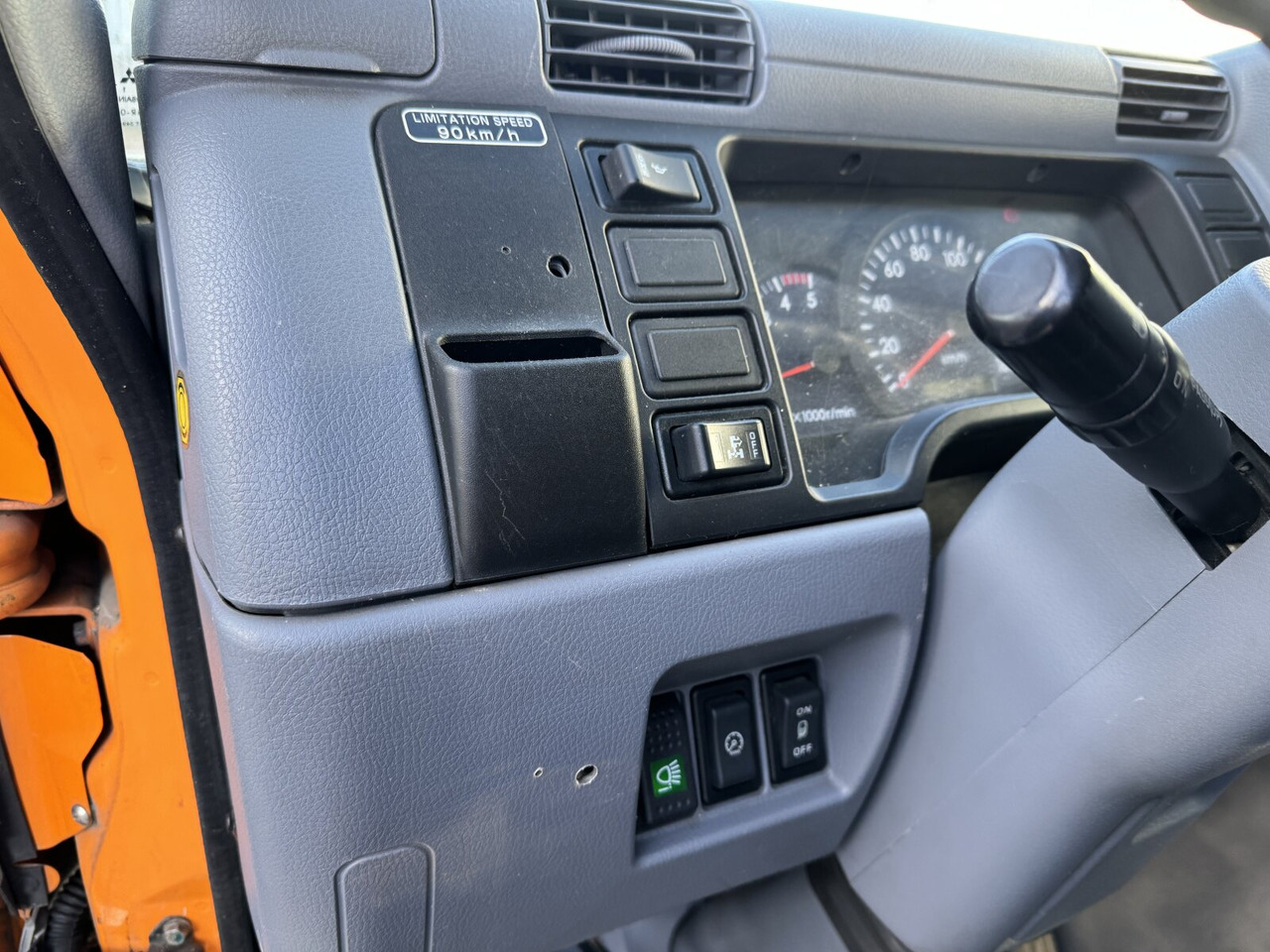 Mitsubishi Canter Fuso 6C15D 4x2 Doka Canter Fuso 6C15D 4x2 Doka, City-Abroller - Hook lift: gambar 5 Mitsubishi Canter Fuso 6C15D 4x2 Doka Canter Fuso 6C15D 4x2 Doka, City-Abroller - Hook lift: gambar 5