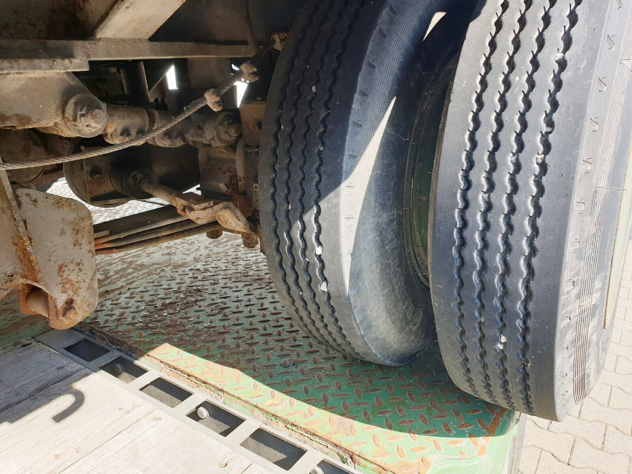 P 528/803-01 BLUMHARDT P 528/803-01, 3-Achs Satteltieflader, Ex- - Semi-trailer low bed: gambar 2 P 528/803-01 BLUMHARDT P 528/803-01, 3-Achs Satteltieflader, Ex- - Semi-trailer low bed: gambar 2