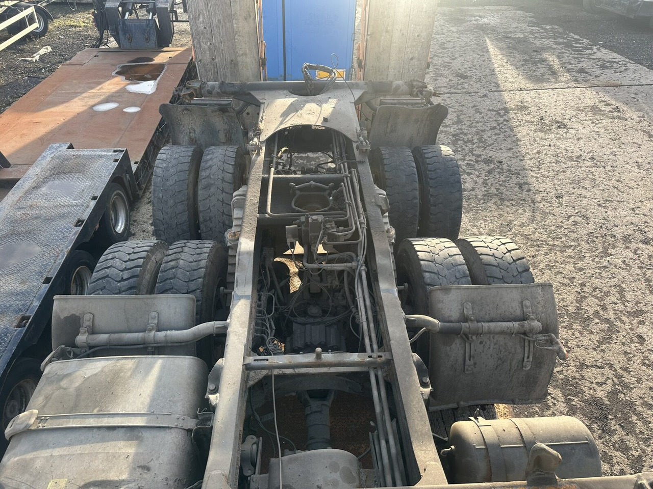 Scania 124C 400 6x6 124C 400 6x6 - Truk sasis: gambar 3 Scania 124C 400 6x6 124C 400 6x6 - Truk sasis: gambar 3