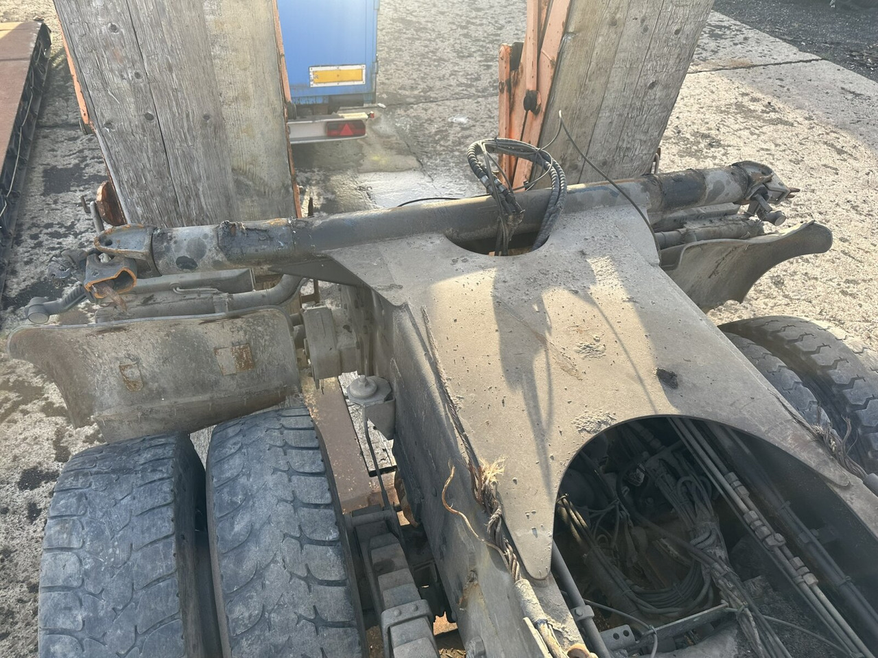 Scania 124C 400 6x6 124C 400 6x6 - Truk sasis: gambar 4 Scania 124C 400 6x6 124C 400 6x6 - Truk sasis: gambar 4