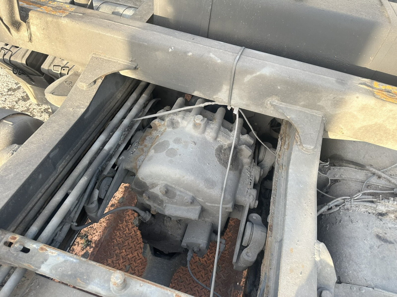 Scania 124C 400 6x6 124C 400 6x6 - Truk jungkit: gambar 5 Scania 124C 400 6x6 124C 400 6x6 - Truk jungkit: gambar 5