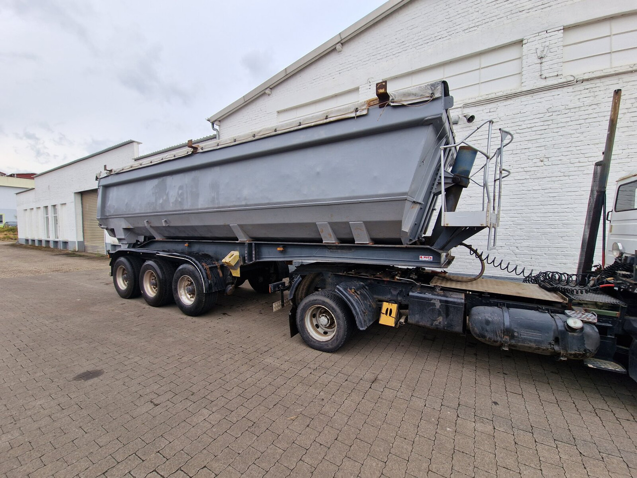 Meierling MKS 24 Meierling Combimulde MSK 24, 5.600 kg Leergew., 24 cbm - Semi-trailer: gambar 3 Meierling MKS 24 Meierling Combimulde MSK 24, 5.600 kg Leergew., 24 cbm - Semi-trailer: gambar 3