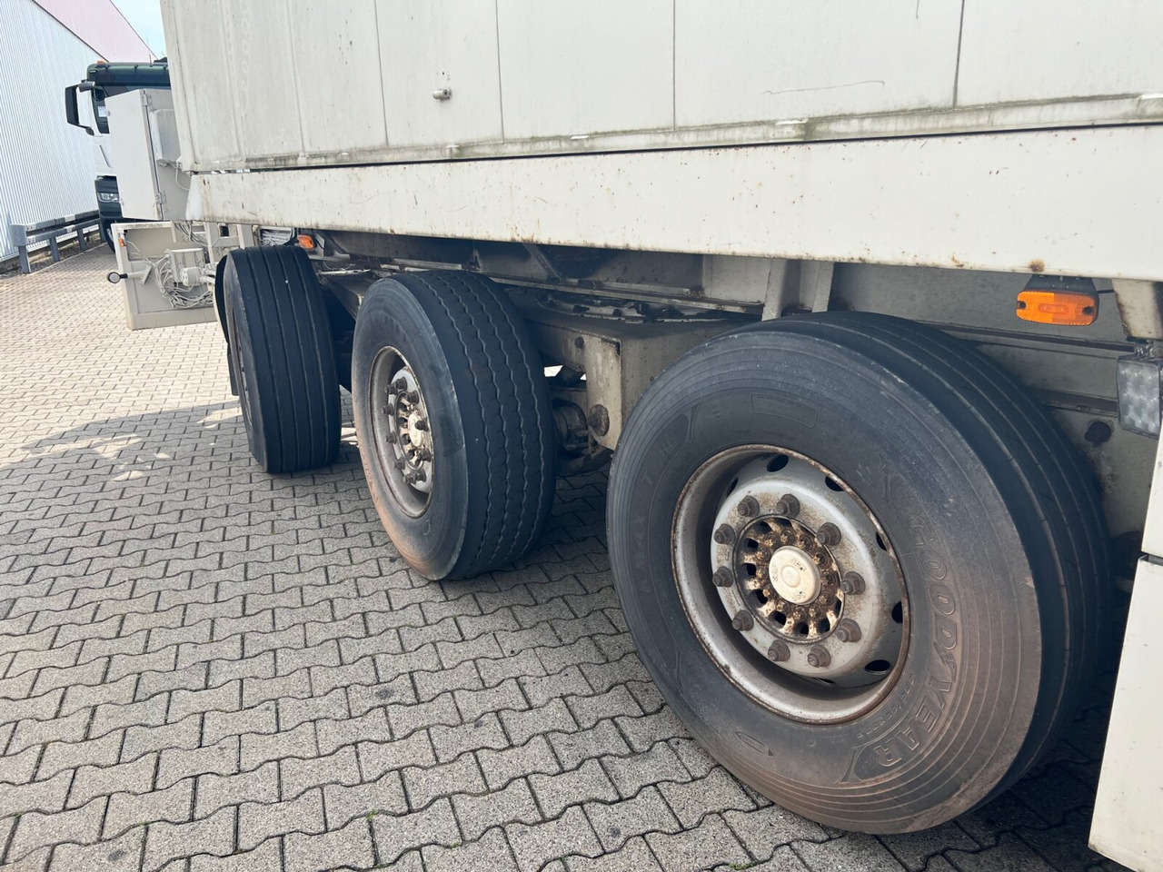 P-393-STI-R-1 KWB, P-393-STI-R-1, 2x Lenkachse, Mörtel-/Estrichauflieger - Semi-trailer: gambar 3 P-393-STI-R-1 KWB, P-393-STI-R-1, 2x Lenkachse, Mörtel-/Estrichauflieger - Semi-trailer: gambar 3