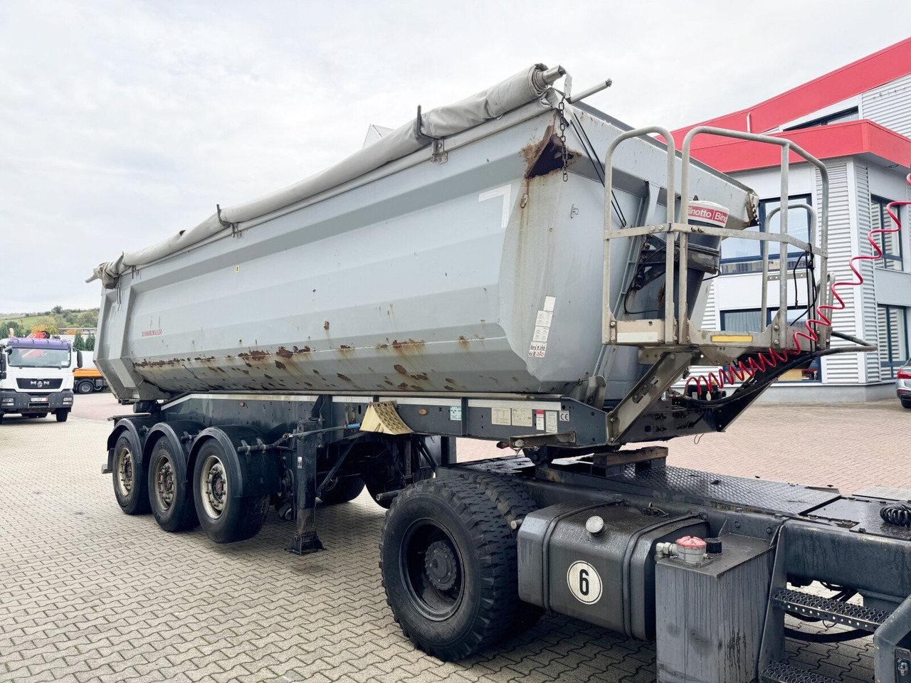 Schwarzmüller K-Serie Kippauflieger K-Serie Kippauflieger, Stahlmulde ca. 27m³, Liftachse - Semi-trailer: gambar 1 Schwarzmüller K-Serie Kippauflieger K-Serie Kippauflieger, Stahlmulde ca. 27m³, Liftachse - Semi-trailer: gambar 1