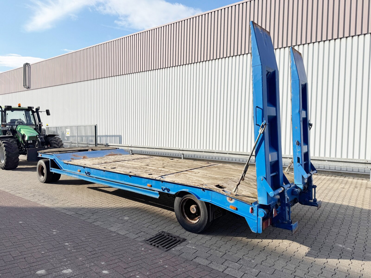T2 T2 - Trailer low bed: gambar 5 T2 T2 - Trailer low bed: gambar 5