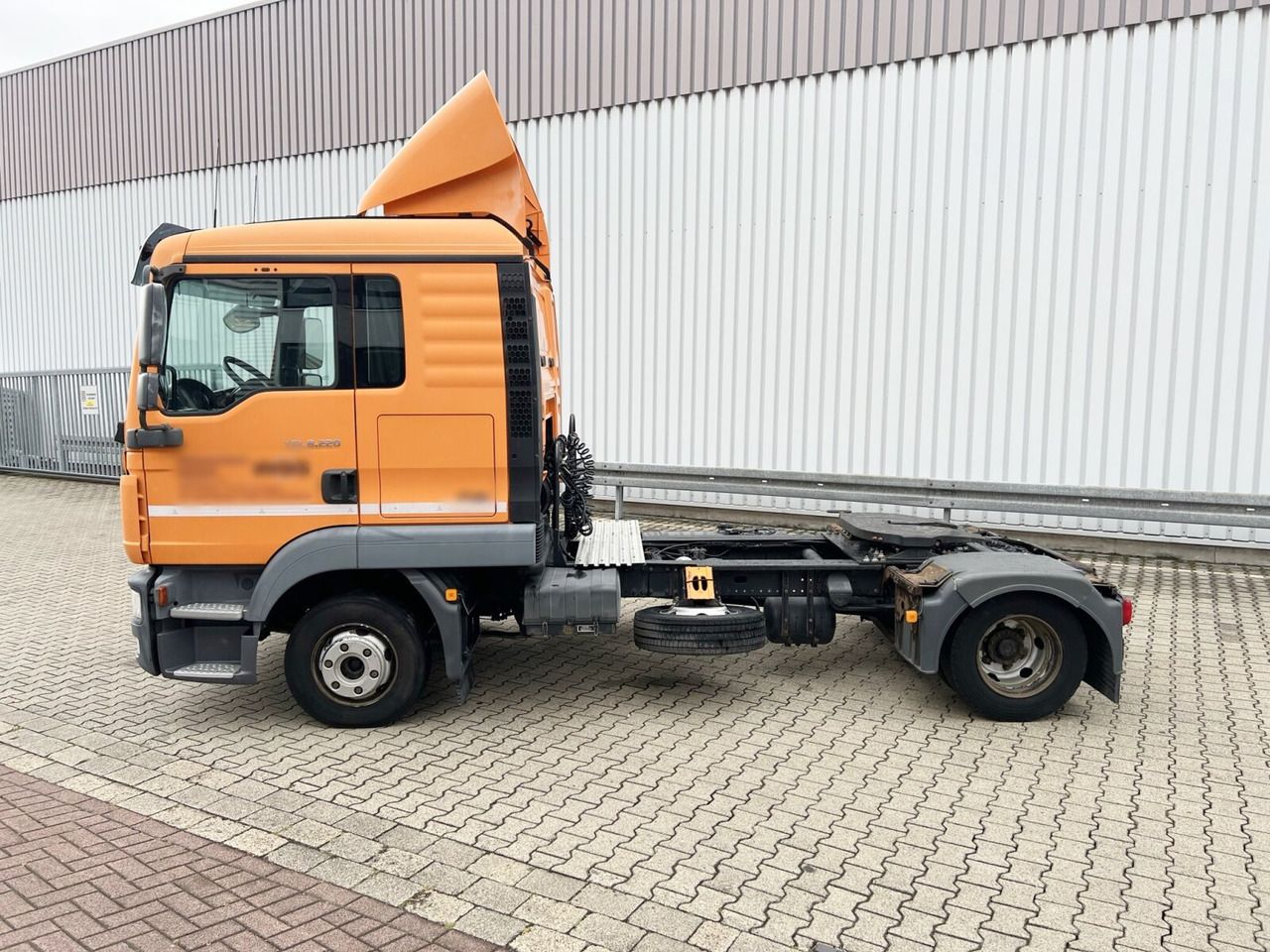 Tractor head MAN TGL 8.220 4X2 BL TGL 8.220 4X2 BL: gambar 13 Tractor head MAN TGL 8.220 4X2 BL TGL 8.220 4X2 BL: gambar 13