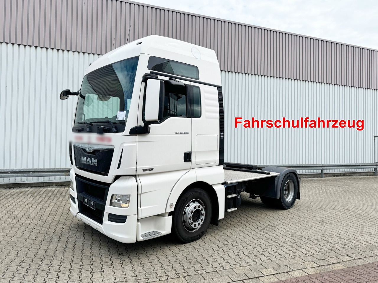MAN TGX 18.400 4X2 BLS TGX 18.400 4X2 BLS, Fahrschule, 5 Sitzer - Tractor head: gambar 1 MAN TGX 18.400 4X2 BLS TGX 18.400 4X2 BLS, Fahrschule, 5 Sitzer - Tractor head: gambar 1