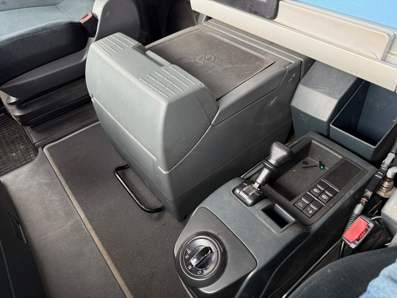 MAN TGX 26.480 6x4 BLS TGX 26.480 6x4 BLS, Retarder, XLX, Standklima, Hydraulik, zGG 90t - Tractor head: gambar 4 MAN TGX 26.480 6x4 BLS TGX 26.480 6x4 BLS, Retarder, XLX, Standklima, Hydraulik, zGG 90t - Tractor head: gambar 4